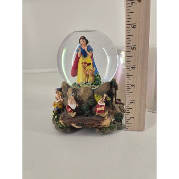 Disney Hallmark Snow White & 7 Dwarfs Musical Snow Globe “Heigh-Ho” - Picture 7 of 7